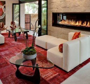 sala de estar sillon blanco alfombra roja