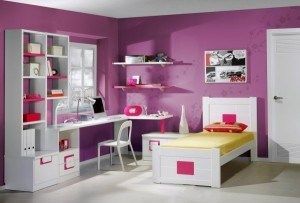 dormitorio pared violeta