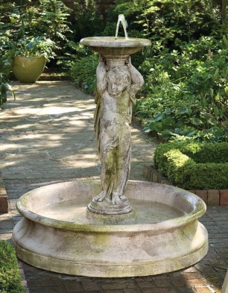 fuente de agua en jardin renacentista