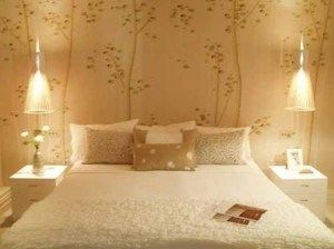 decorar un dormitorio pequeno ben de lisi bedroom with statement wallpaper1