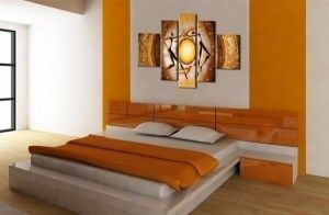dormitorio blanco y naranja