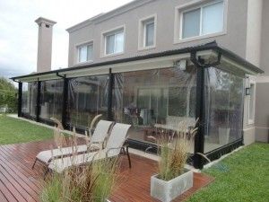 Galerias de casas cerradas con lona transparente