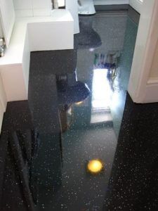 baño con piso simil granito negro procelanato liquido 3d