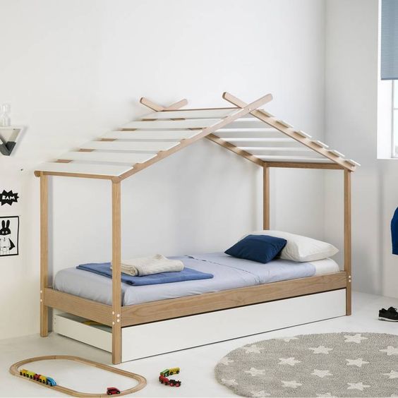 Cama estilo montessori para niños minimalista