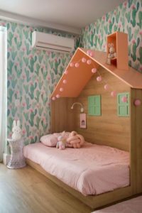 Cama simples estilo montessori para niñas como casa