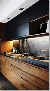 cocina elegante negra y madera