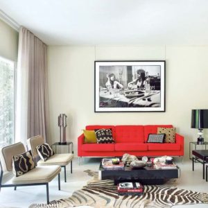 living elegante son sofa rojo y paredes crema