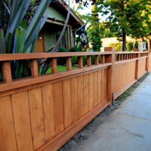 Fotos de cercas de madera baja para frente de casas