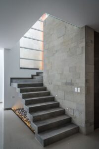 escaleras de cemento alisado modernas