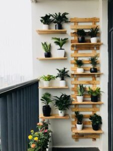 estructura de madera para colocar plantas en balcones