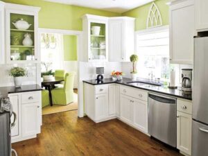 cocina verde lima y blanca moderna
