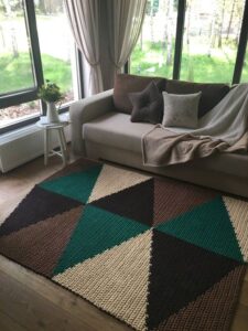 alfombra neutra para sala de estar con piso de madera oscura