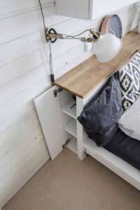 cabecero de cama para aprovechar espacios en dormitorios pequenos