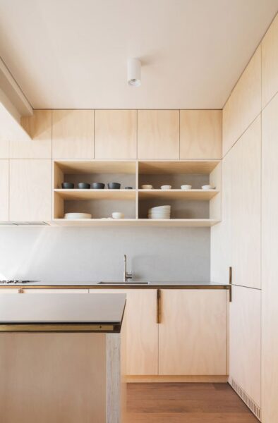 gabinete de cocina de madera contrachapada